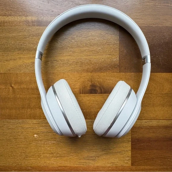 Beats By Dre. Solo 3 Wireless On Ear Headphones Silver